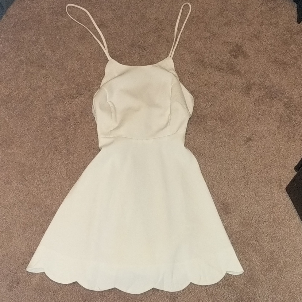 Lulu's white dress